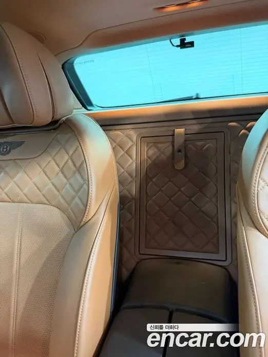 Bentley Bentayga 2017 6.0 автомат (гидро), фото 19 Bentley Bentayga 2017 6.0 автомат (гидро), фото 19