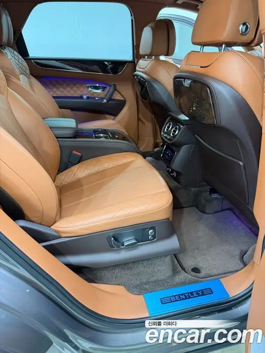 Bentley Bentayga 2017 6.0 автомат (гидро), фото 20 Bentley Bentayga 2017 6.0 автомат (гидро), фото 20