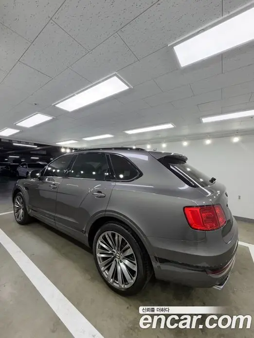 Bentley Bentayga 2017 6.0 автомат (гидро), фото 3 Bentley Bentayga 2017 6.0 автомат (гидро), фото 3