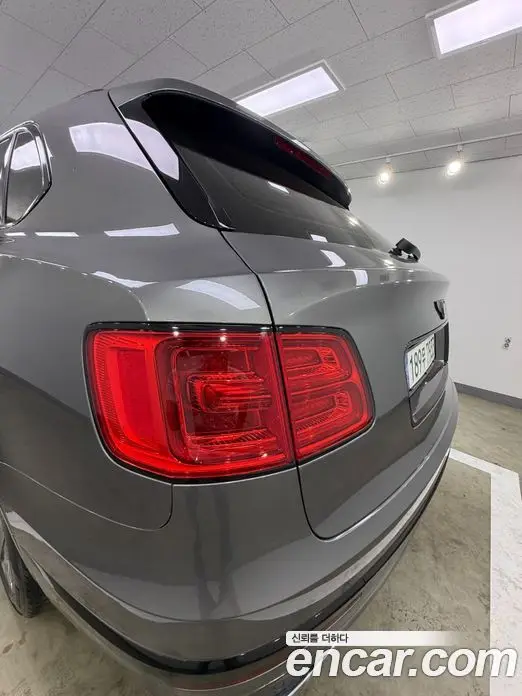 Bentley Bentayga 2017 6.0 автомат (гидро), фото 5 Bentley Bentayga 2017 6.0 автомат (гидро), фото 5