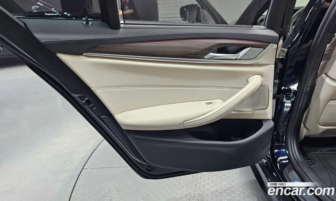 BMW 5 серия 2021 4.4 автомат (гидро), фото 15