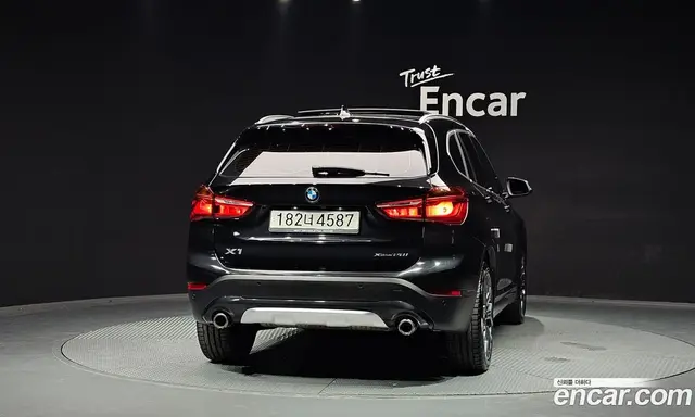 BMW X1 2022 2.0 автомат (гидро), миниатюра 3