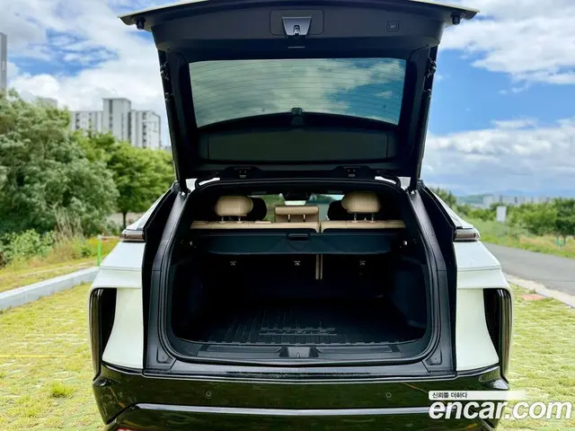 Cadillac Lyriq 2024 автомат (гидро), миниатюра 7 Cadillac Lyriq 2024 автомат (гидро), миниатюра 7