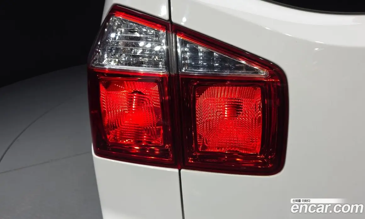 Chevrolet Orlando 2011 2.0 автомат (гидро), фото 9