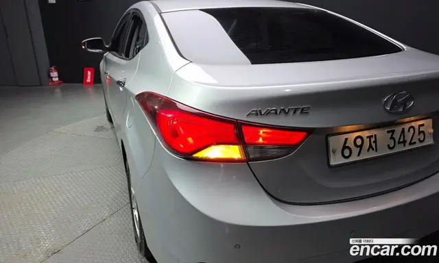 Hyundai Avante 2014 1.6 автомат (гидро), миниатюра 9