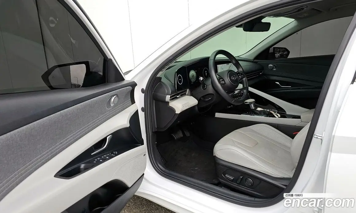 Hyundai Avante 2021 1.6 автомат (гидро), фото 11