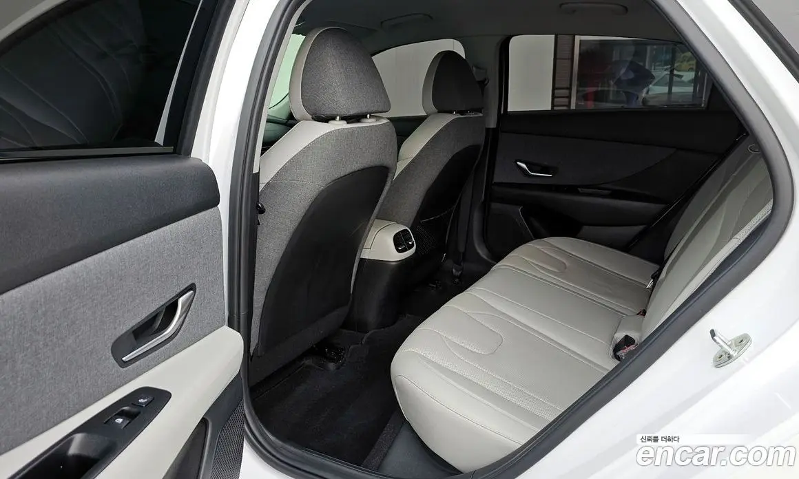 Hyundai Avante 2021 1.6 автомат (гидро), фото 10