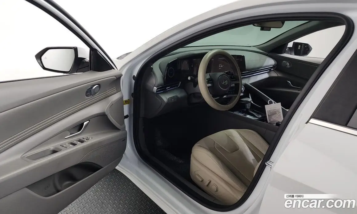 Hyundai Avante 2023 1.6 автомат (гидро), фото 9