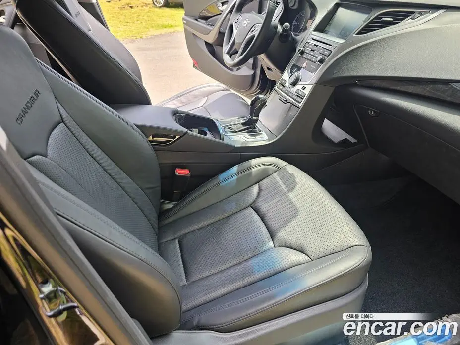 Hyundai Grandeur 2016 2.4 автомат (гидро), фото 13