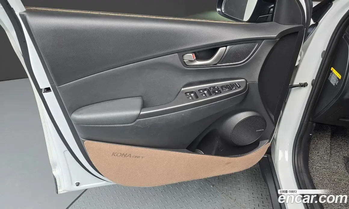 Hyundai Kona 2018 1.6 автомат (гидро), фото 14
