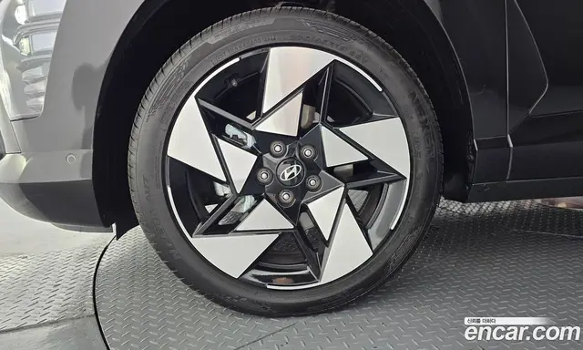 Hyundai Kona 2023 1.6 автомат (гидро), миниатюра 5