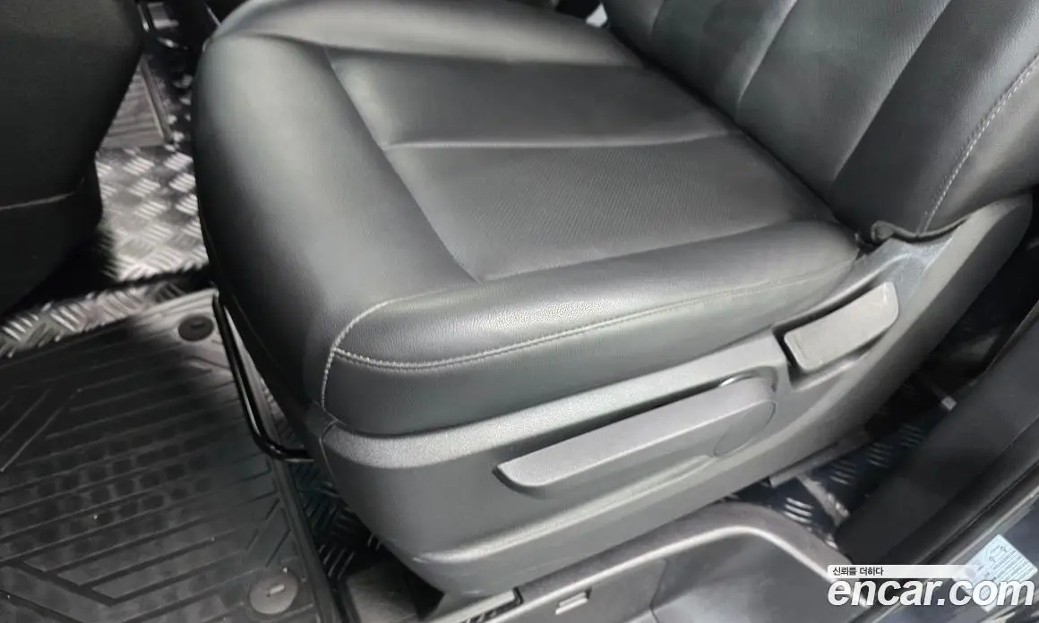 Hyundai Staria 2024 2.2 автомат (гидро), фото 30