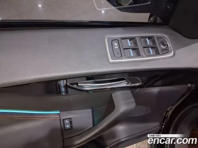 Jaguar F-Pace 2018 2.0 автомат (гидро), миниатюра 9 Jaguar F-Pace 2018 2.0 автомат (гидро), миниатюра 9