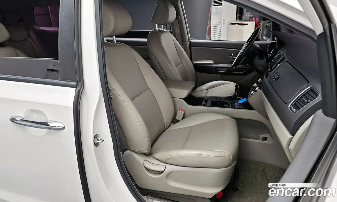 Kia Carnival 2015 2.2 автомат (гидро), фото 12