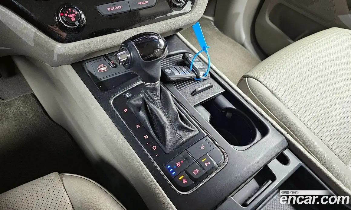 Kia Carnival 2015 2.2 автомат (гидро), фото 9