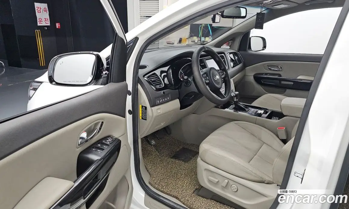 Kia Carnival 2018 2.2 автомат (гидро), фото 13