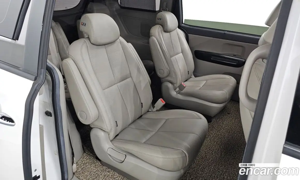 Kia Carnival 2018 2.2 автомат (гидро), фото 18