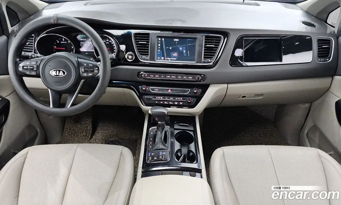 Kia Carnival 2018 2.2 автомат (гидро), фото 10