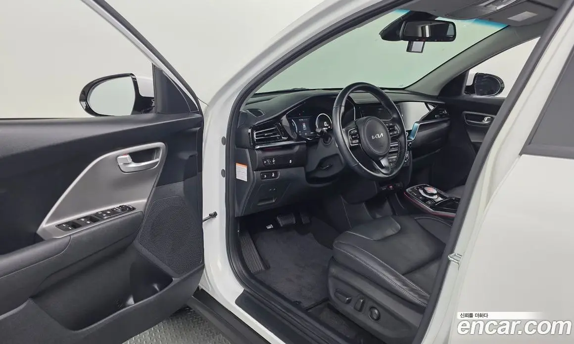 Kia Niro 2023 0.2 автомат (гидро), фото 13