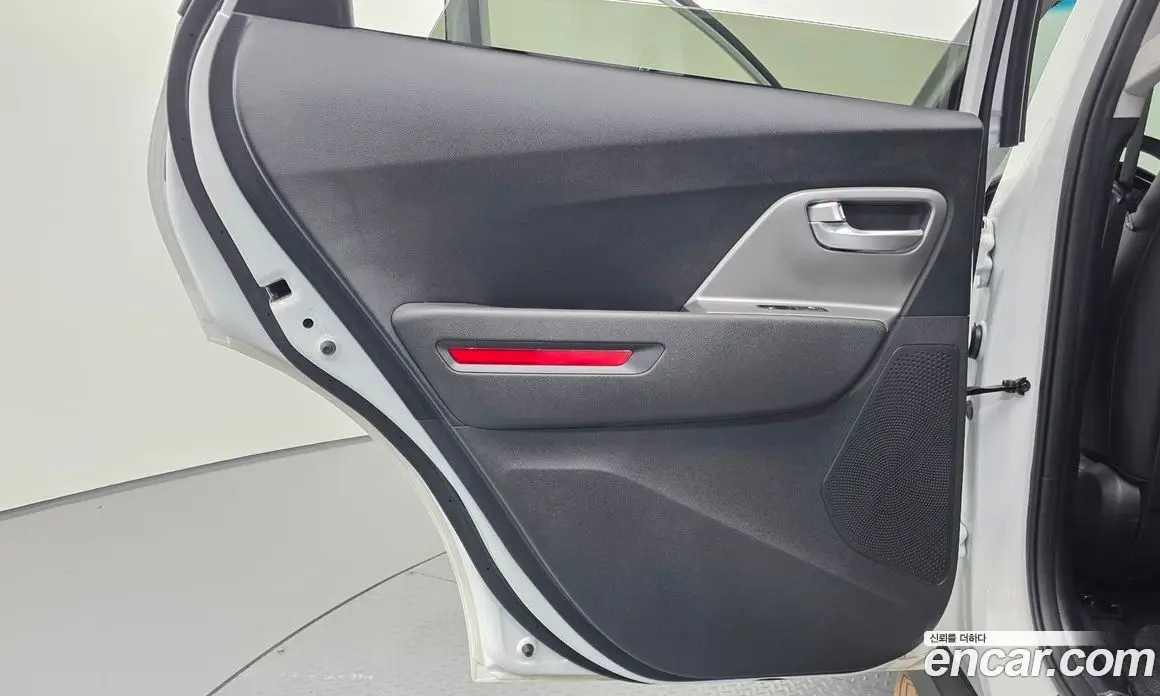 Kia Niro 2023 0.2 автомат (гидро), фото 15