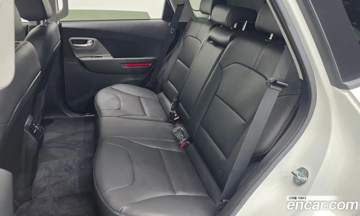 Kia Niro 2023 0.2 автомат (гидро), фото 16