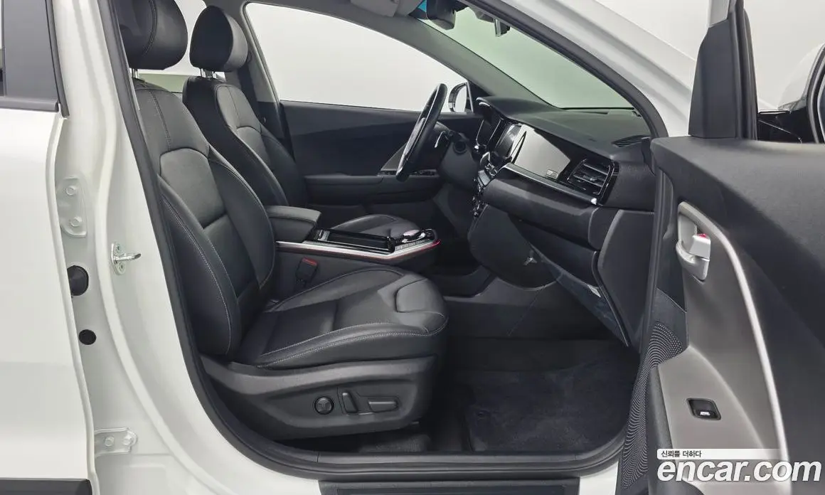 Kia Niro 2023 0.2 автомат (гидро), фото 17