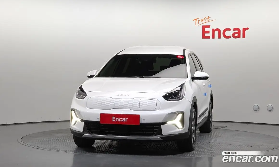Kia Niro 2023 0.2 автомат (гидро), фото 3