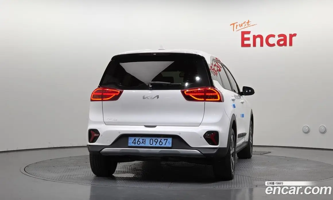 Kia Niro 2023 0.2 автомат (гидро), фото 4