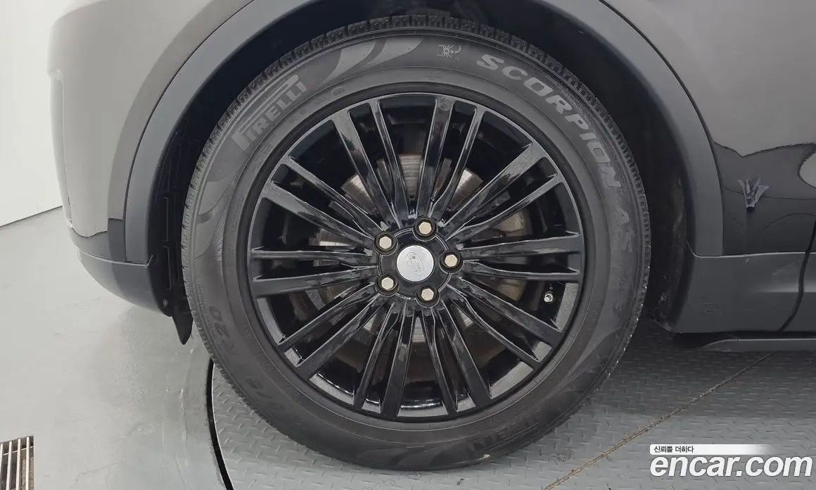 Land Rover Discovery 2018 3.0 автомат (гидро), фото 5
