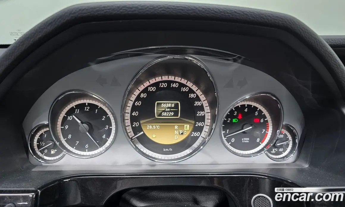 Mercedes-Benz E-Class 2011 3.5 гидро, фото 8 Mercedes-Benz E-Class 2011 3.5 гидро, фото 8