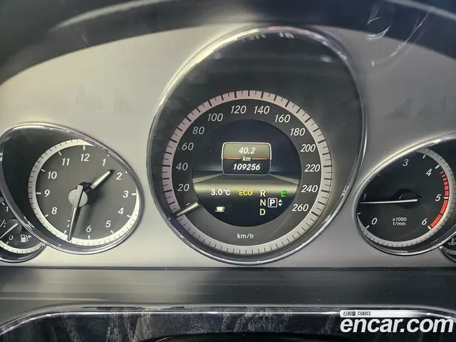 Mercedes-Benz E-Class 2013 2.1 автомат (гидро), миниатюра 6