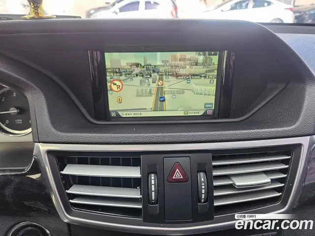 Mercedes-Benz E-Class 2013 2.1 автомат (гидро), миниатюра 8