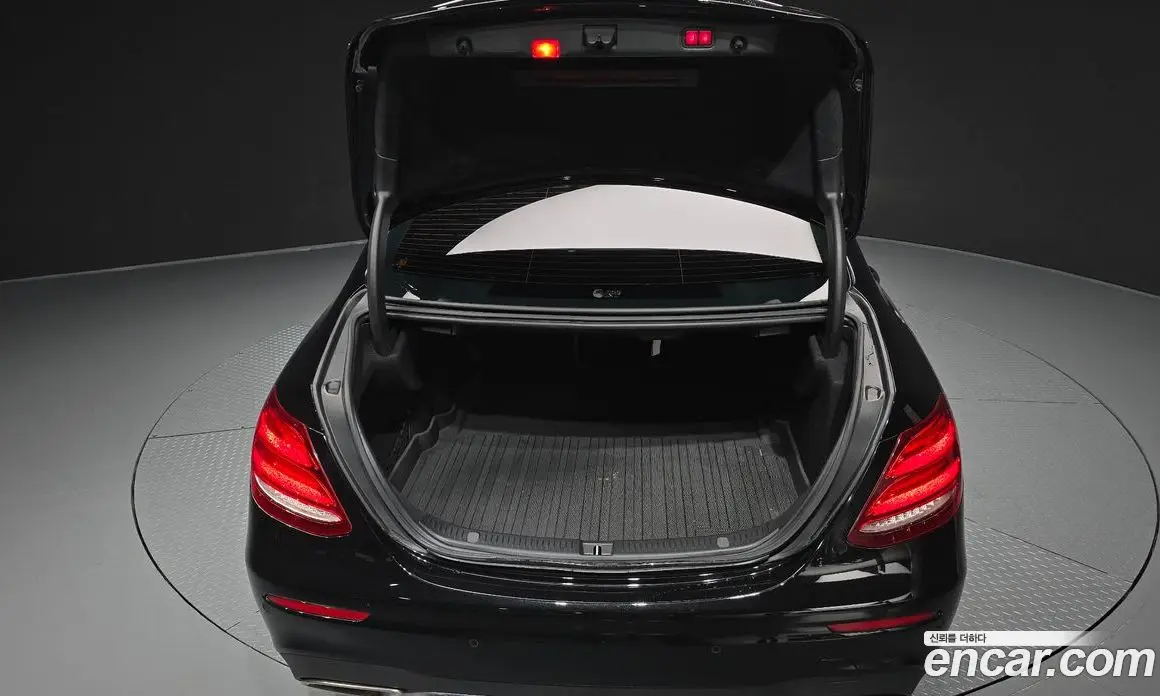 Mercedes-Benz E-Class 2017 2.0 гидро, фото 26 Mercedes-Benz E-Class 2017 2.0 гидро, фото 26