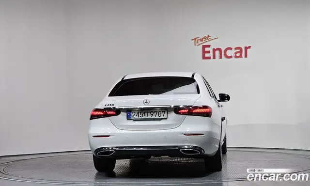 Mercedes-Benz E-Class 2021 2.0 автомат (гидро), миниатюра 3