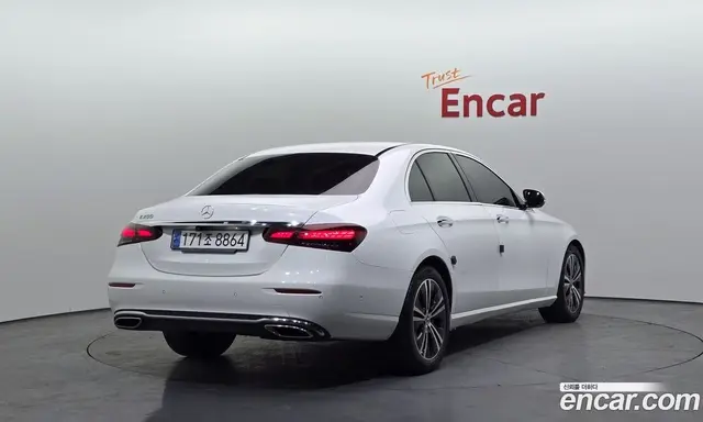 Mercedes-Benz E-Class 2021 2.0 автомат (гидро), миниатюра 2