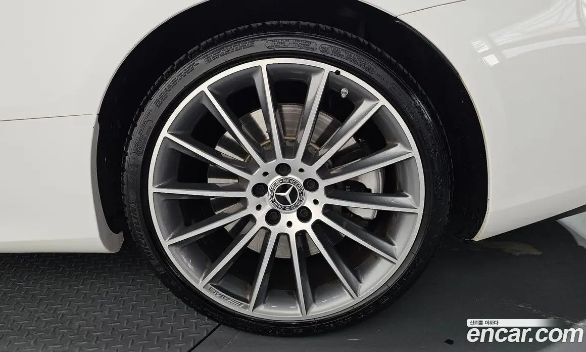 Mercedes-Benz E-Class 2023 3.0 гидро, фото 7