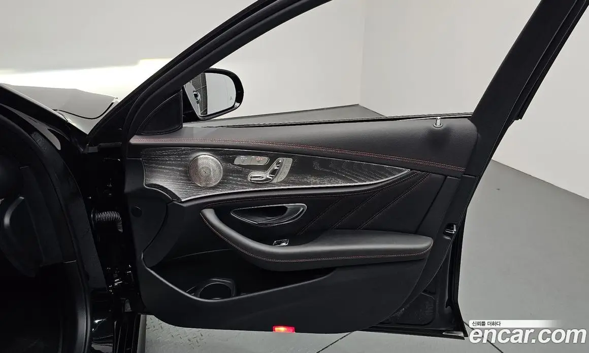 Mercedes-Benz E-Class 2023 3.0 гидро, фото 14