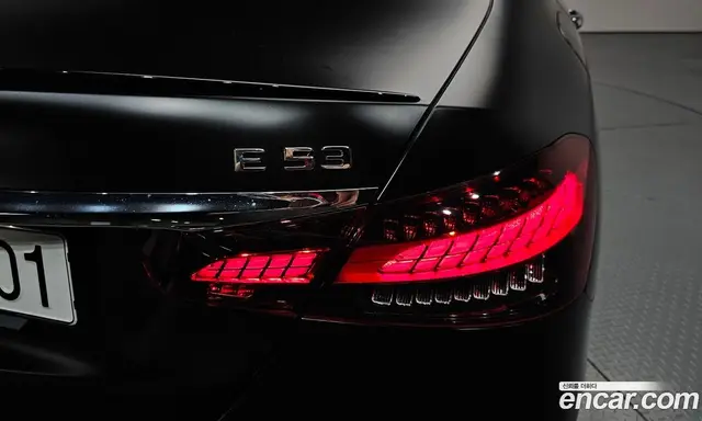 Mercedes-Benz E-Class 2023 3.0 гидро, миниатюра 8