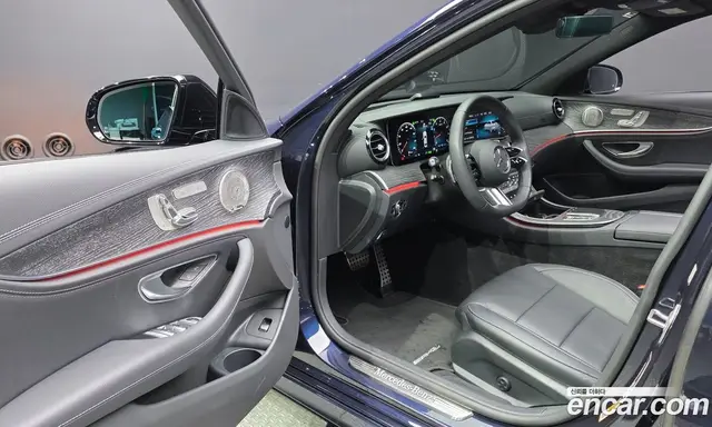 Mercedes-Benz E-Class 2023 2.0 гидро, миниатюра 12