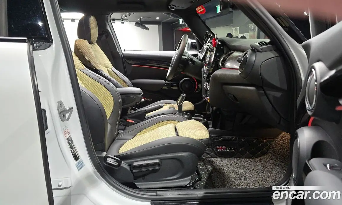 Mini Cooper 2023 2.0 автомат (гидро), фото 16