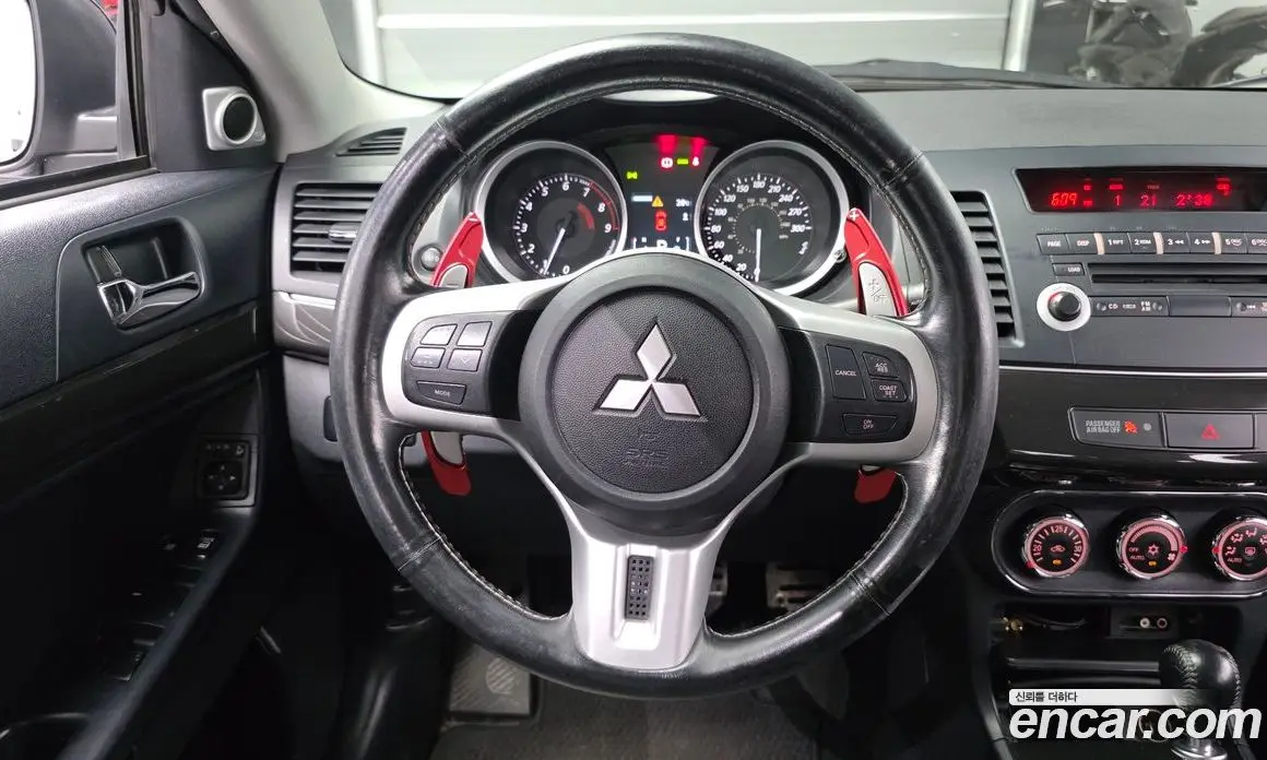 Mitsubishi Lancer Evolution 2010 2.0 автомат (гидро), фото 12 Mitsubishi Lancer Evolution 2010 2.0 автомат (гидро), фото 12