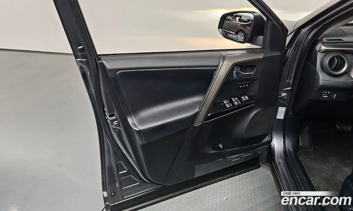 Toyota RAV4 2018 2.5 автомат (гидро), фото 14 Toyota RAV4 2018 2.5 автомат (гидро), фото 14