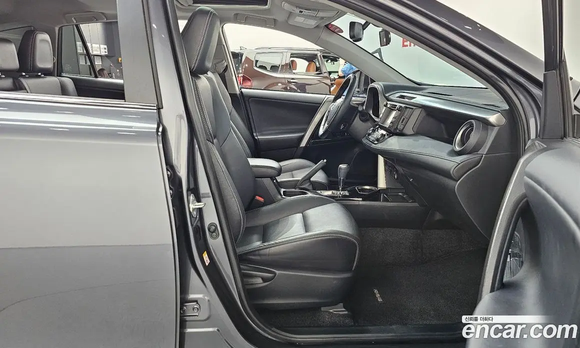 Toyota RAV4 2018 2.5 автомат (гидро), фото 16 Toyota RAV4 2018 2.5 автомат (гидро), фото 16