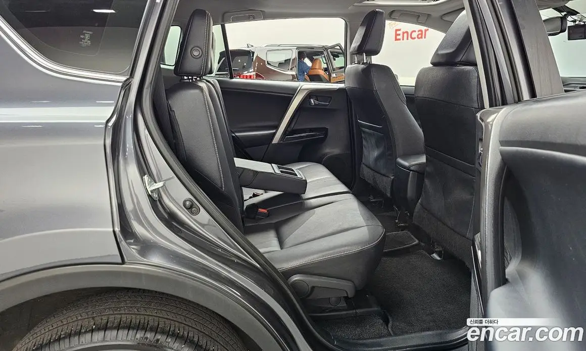 Toyota RAV4 2018 2.5 автомат (гидро), фото 17 Toyota RAV4 2018 2.5 автомат (гидро), фото 17