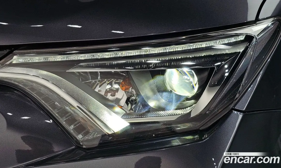 Toyota RAV4 2018 2.5 автомат (гидро), фото 8 Toyota RAV4 2018 2.5 автомат (гидро), фото 8