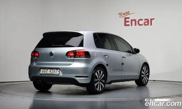 Volkswagen Golf 2010 2.0 автомат (гидро), миниатюра 2