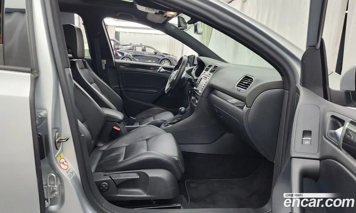 Volkswagen Golf 2010 2.0 автомат (гидро), фото 11