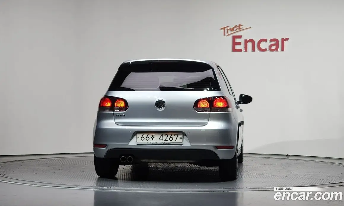 Volkswagen Golf 2010 2.0 автомат (гидро), фото 4