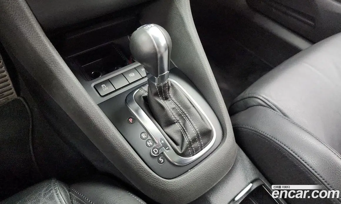 Volkswagen Golf 2010 2.0 автомат (гидро), фото 9