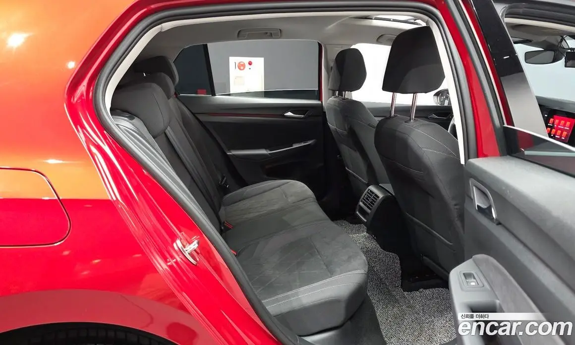 Volkswagen Golf 2024 2.0 автомат (гидро), фото 18